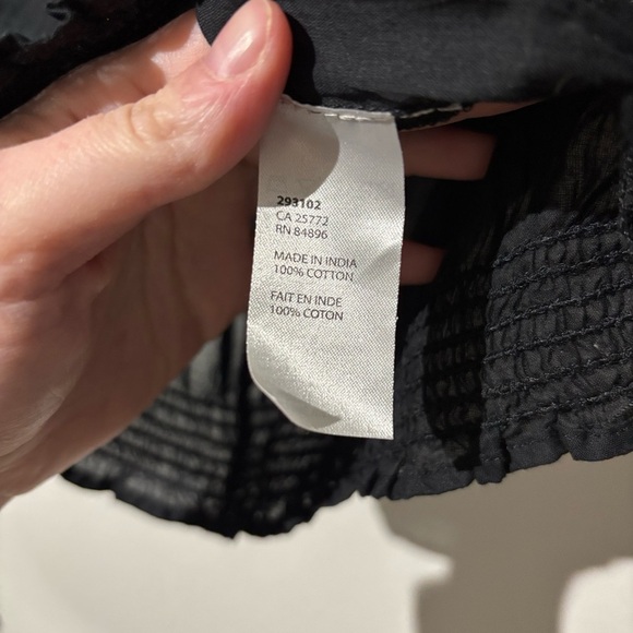 🎉4/30$🎉 Black Embellished Blouse with Relaxed Fit PTP 21in🖤 - Picture 3 of 4